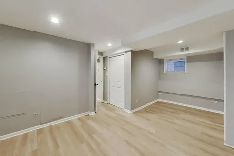 1528 West Wellington Avenue Chicago IL 60657
