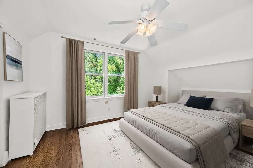 1907 West Warner Avenue Chicago IL 60613