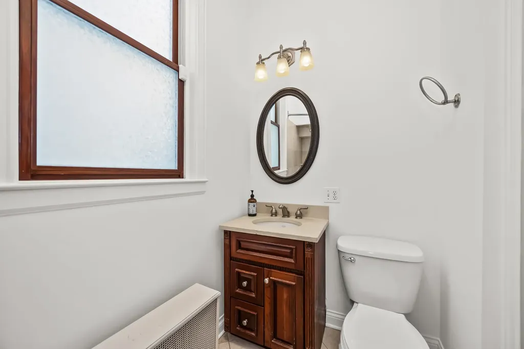 1907 West Warner Avenue Chicago IL 60613