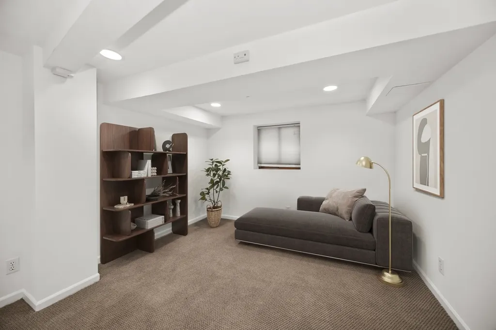 1907 West Warner Avenue Chicago IL 60613