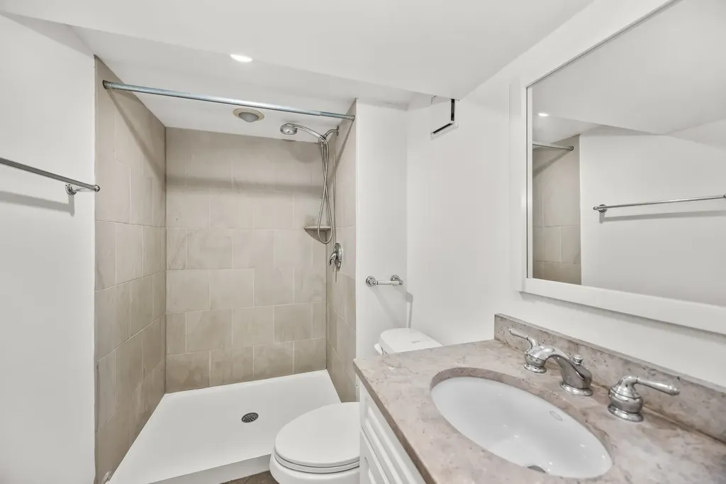 1907 West Warner Avenue Chicago IL 60613