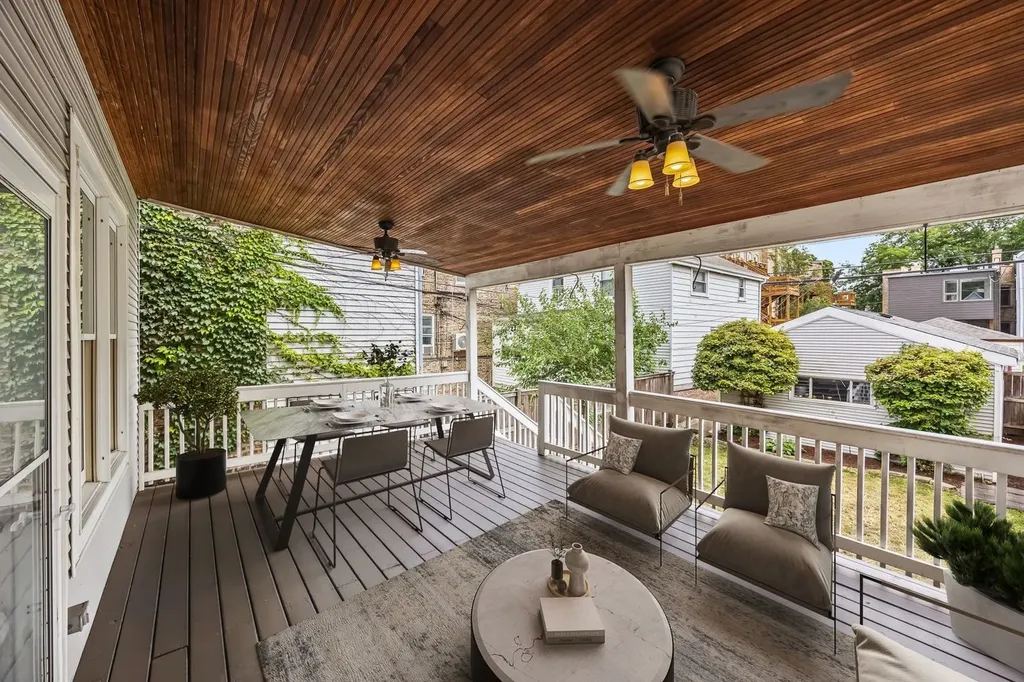 1907 West Warner Avenue Chicago IL 60613
