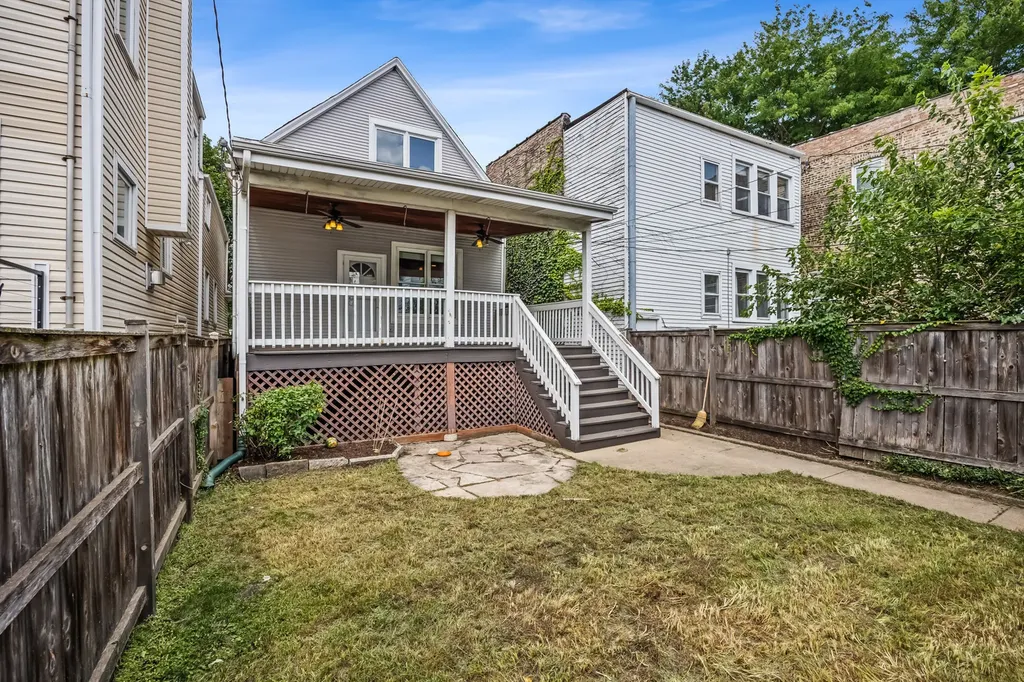 1907 West Warner Avenue Chicago IL 60613