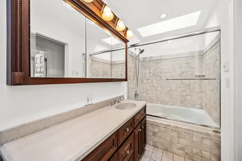 1907 West Warner Avenue Chicago IL 60613