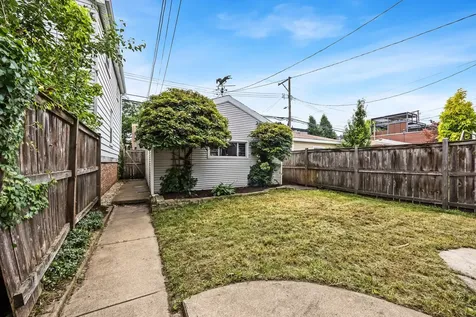 1907 West Warner Avenue Chicago IL 60613