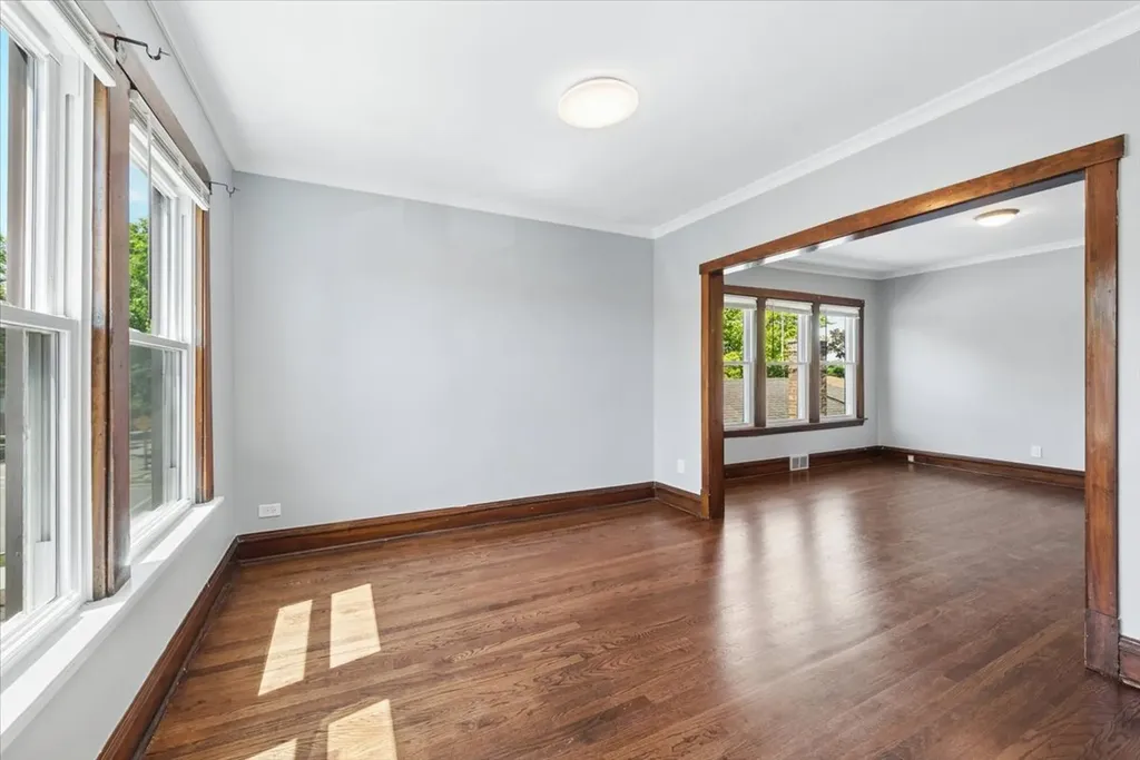 4854 West Winnemac Avenue Chicago IL 60630