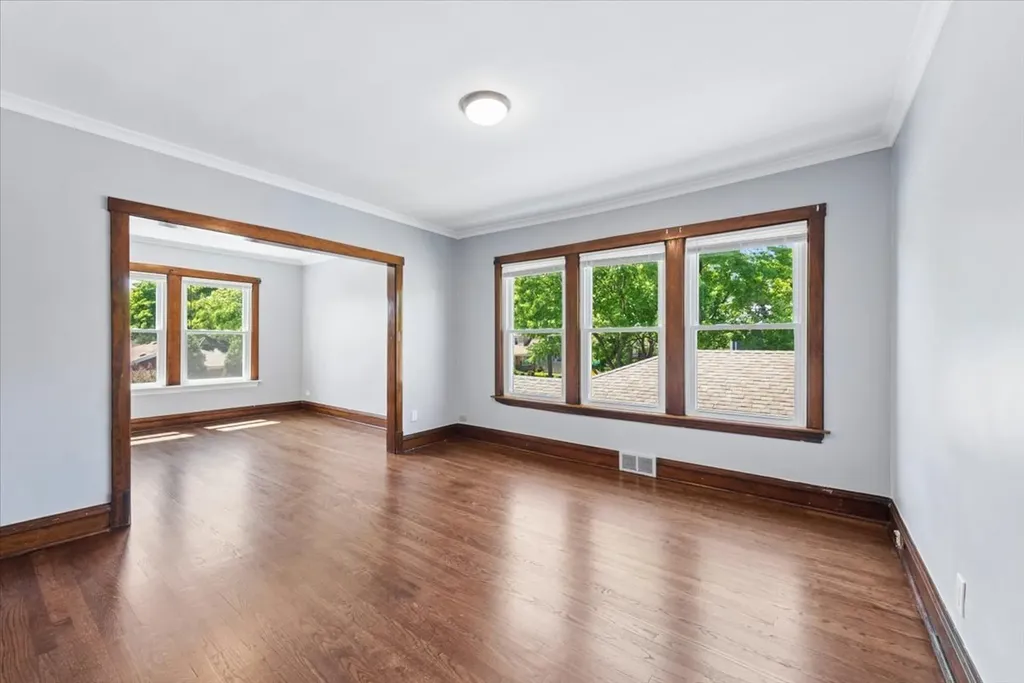 4854 West Winnemac Avenue Chicago IL 60630