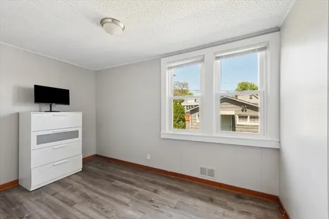 4854 West Winnemac Avenue Chicago IL 60630