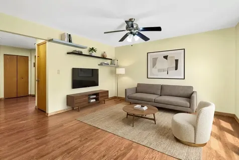 2153 Laurel Avenue Hanover Park IL 60133