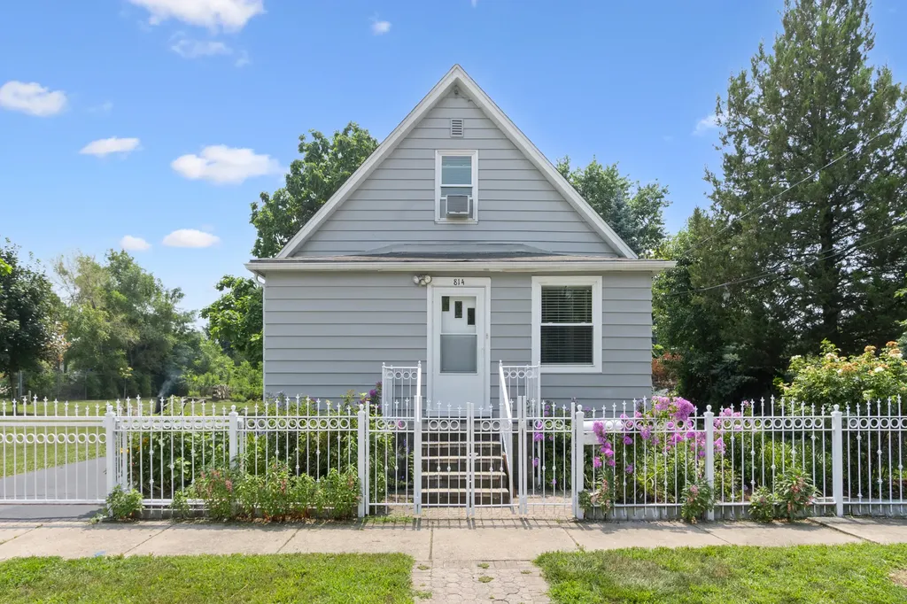 814 Meeker Avenue Joliet IL 60432