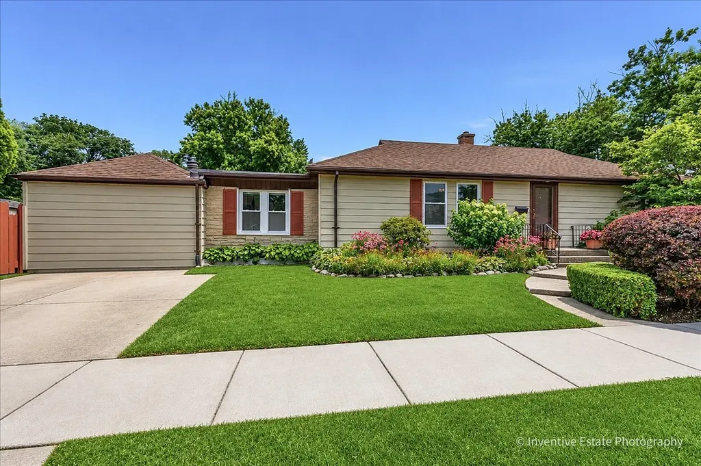 143 Woodstock Avenue Clarendon Hills IL 60514
