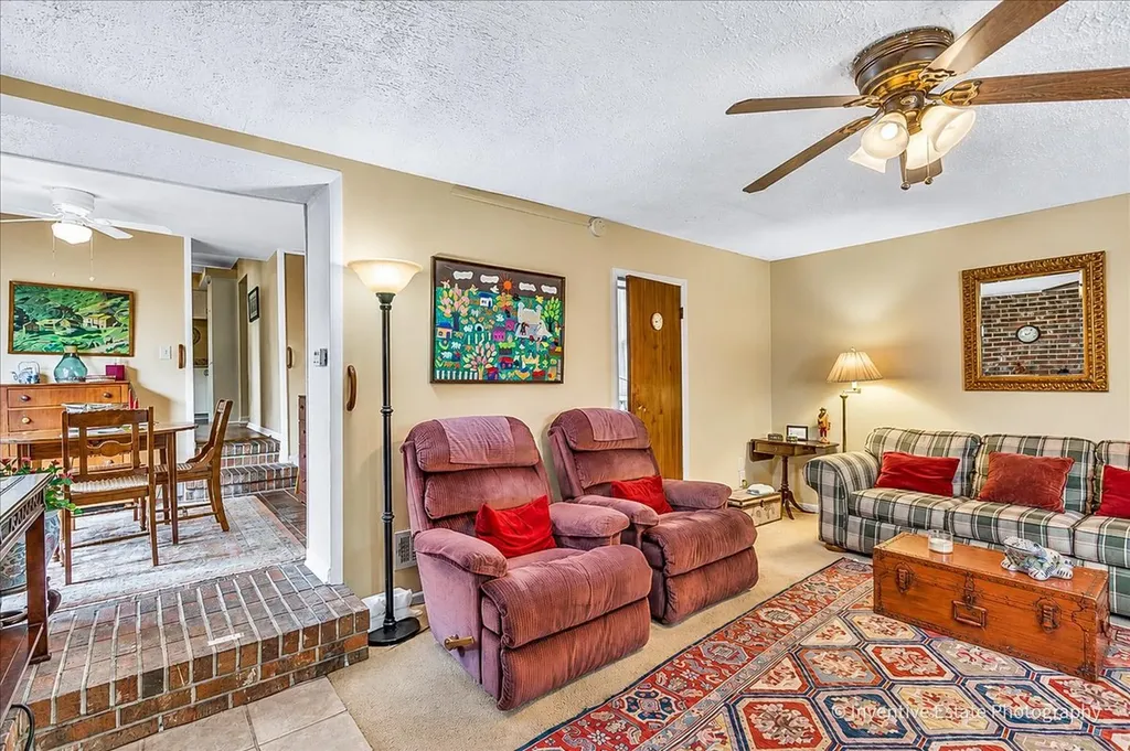 143 Woodstock Avenue Clarendon Hills IL 60514