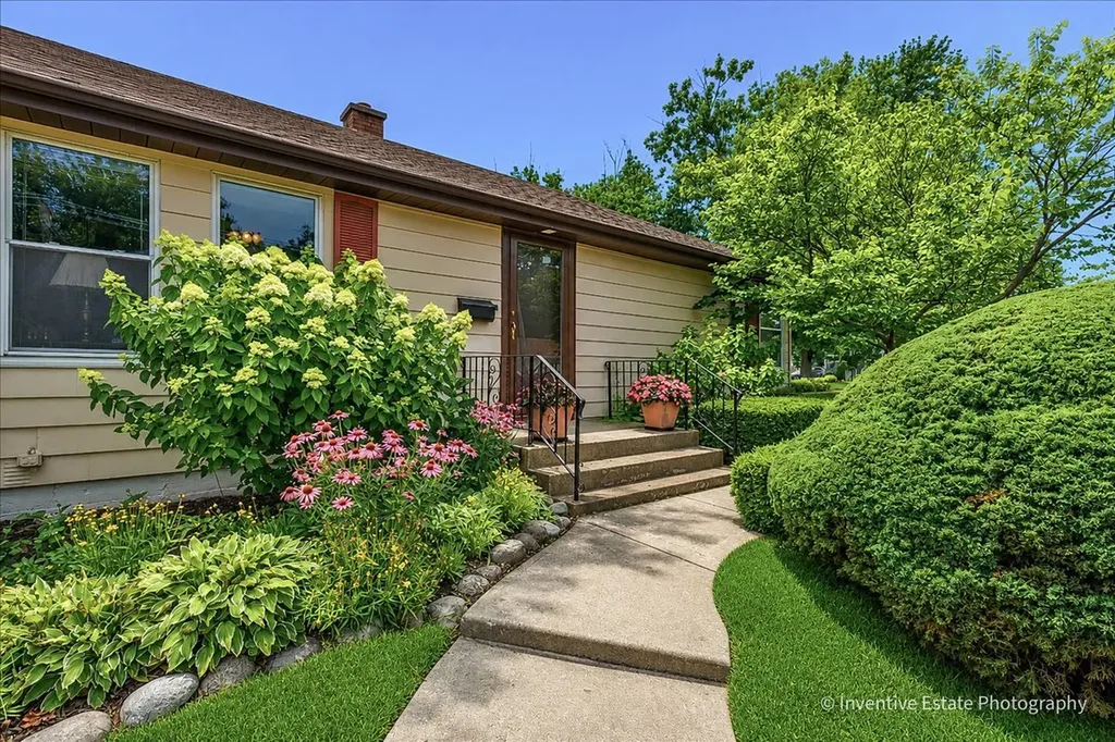 143 Woodstock Avenue Clarendon Hills IL 60514