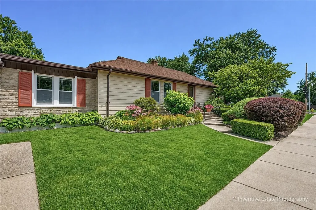 143 Woodstock Avenue Clarendon Hills IL 60514