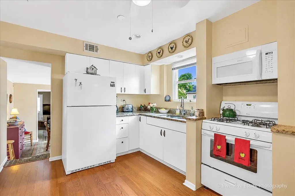 143 Woodstock Avenue Clarendon Hills IL 60514