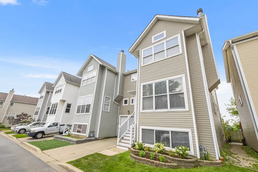 4234 North Kolmar Avenue Chicago IL 60641