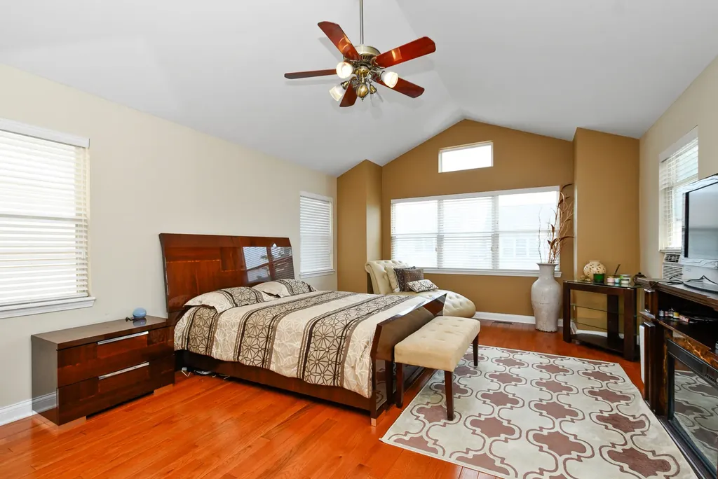 4234 North Kolmar Avenue Chicago IL 60641