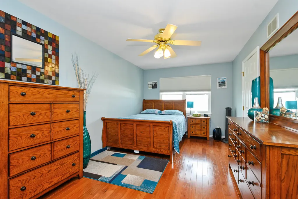 4234 North Kolmar Avenue Chicago IL 60641
