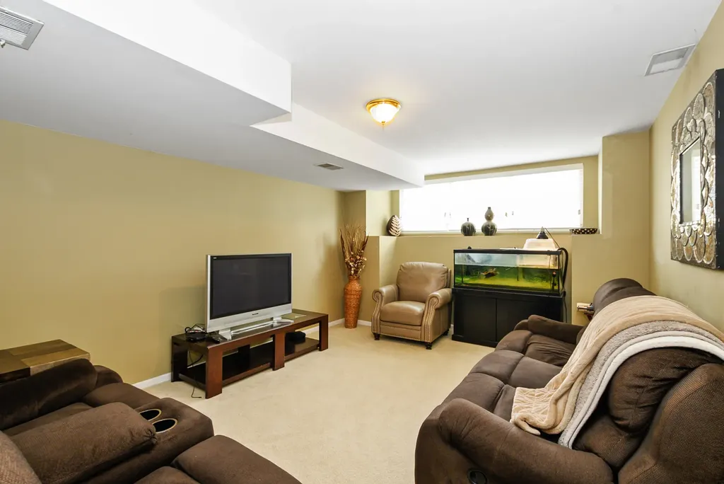 4234 North Kolmar Avenue Chicago IL 60641