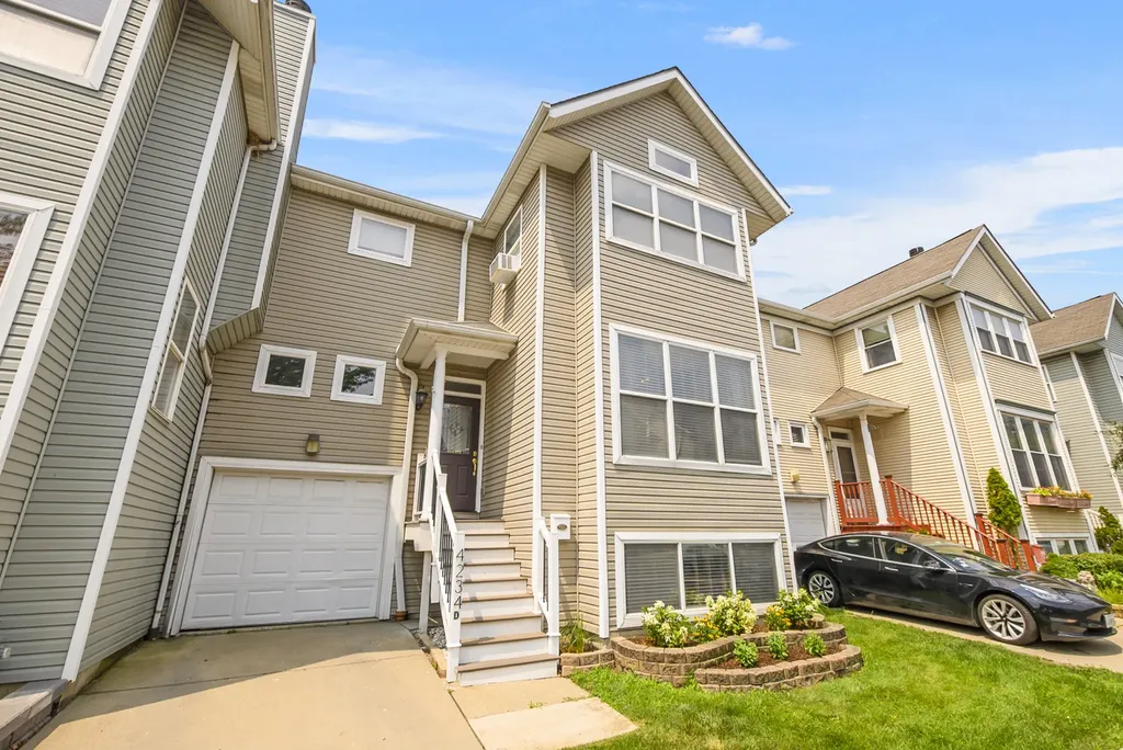 4234 North Kolmar Avenue Chicago IL 60641