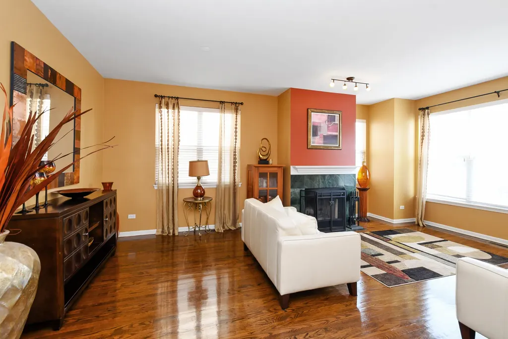 4234 North Kolmar Avenue Chicago IL 60641