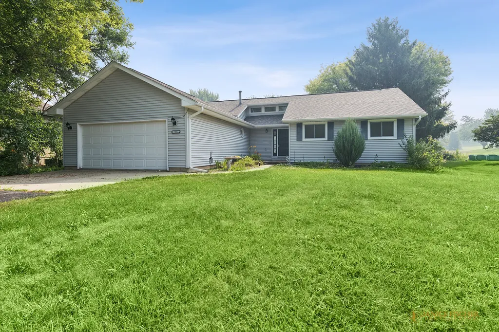 106 Sequoyah Court SW Poplar Grove IL 61065