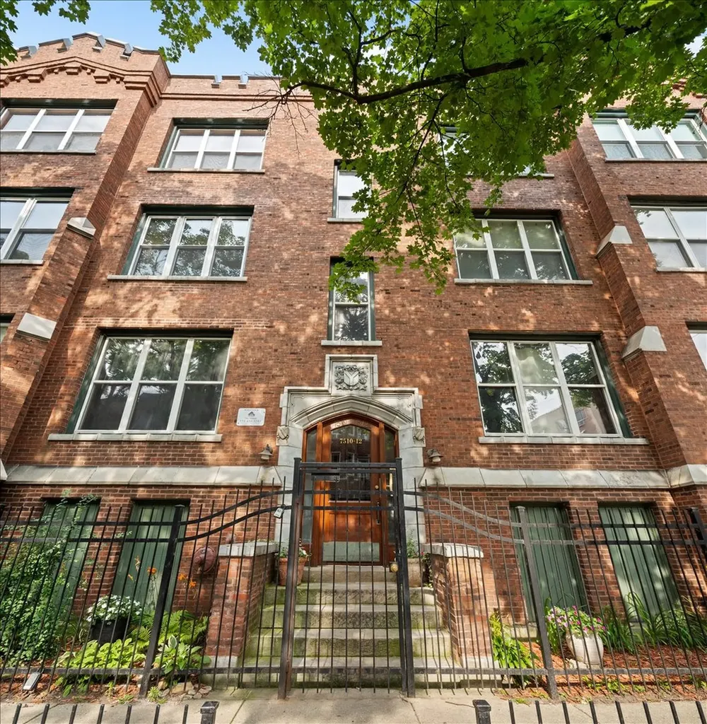 7510 North Greenview Avenue Chicago IL 60626