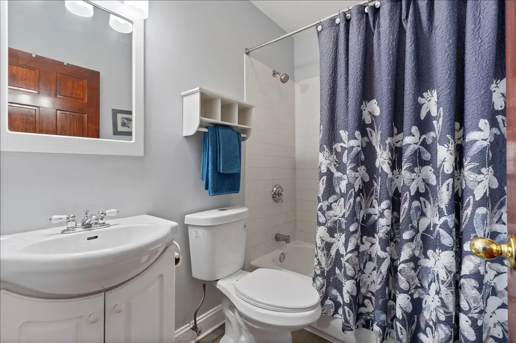 7510 North Greenview Avenue Chicago IL 60626