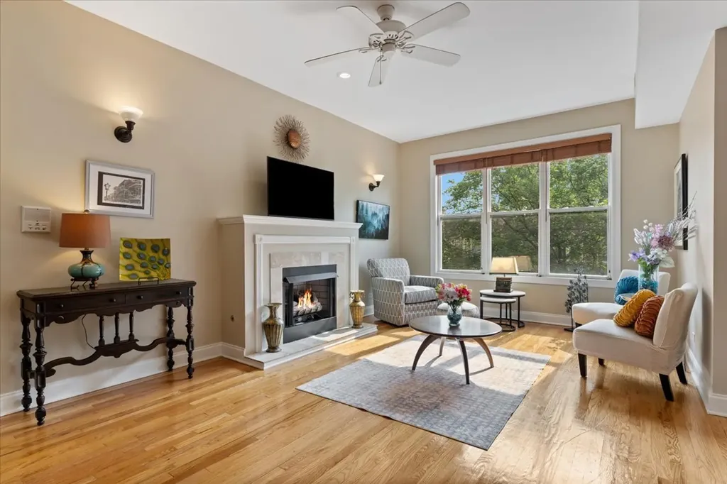 7510 North Greenview Avenue Chicago IL 60626