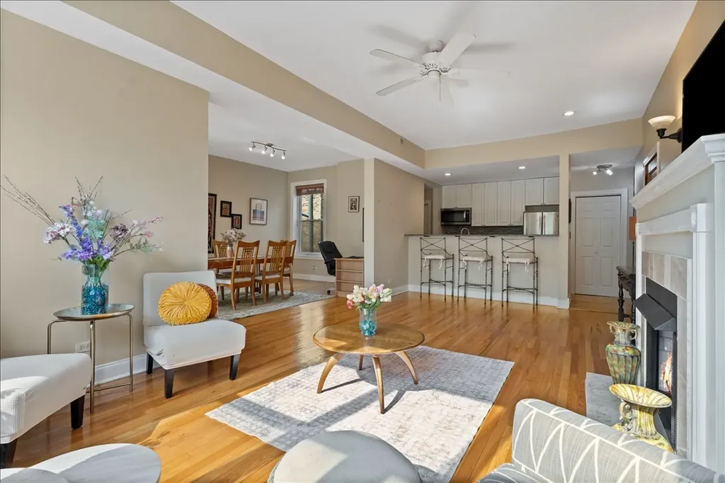 7510 North Greenview Avenue Chicago IL 60626