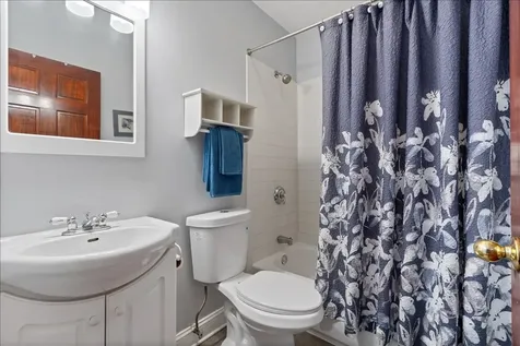7510 North Greenview Avenue Chicago IL 60626