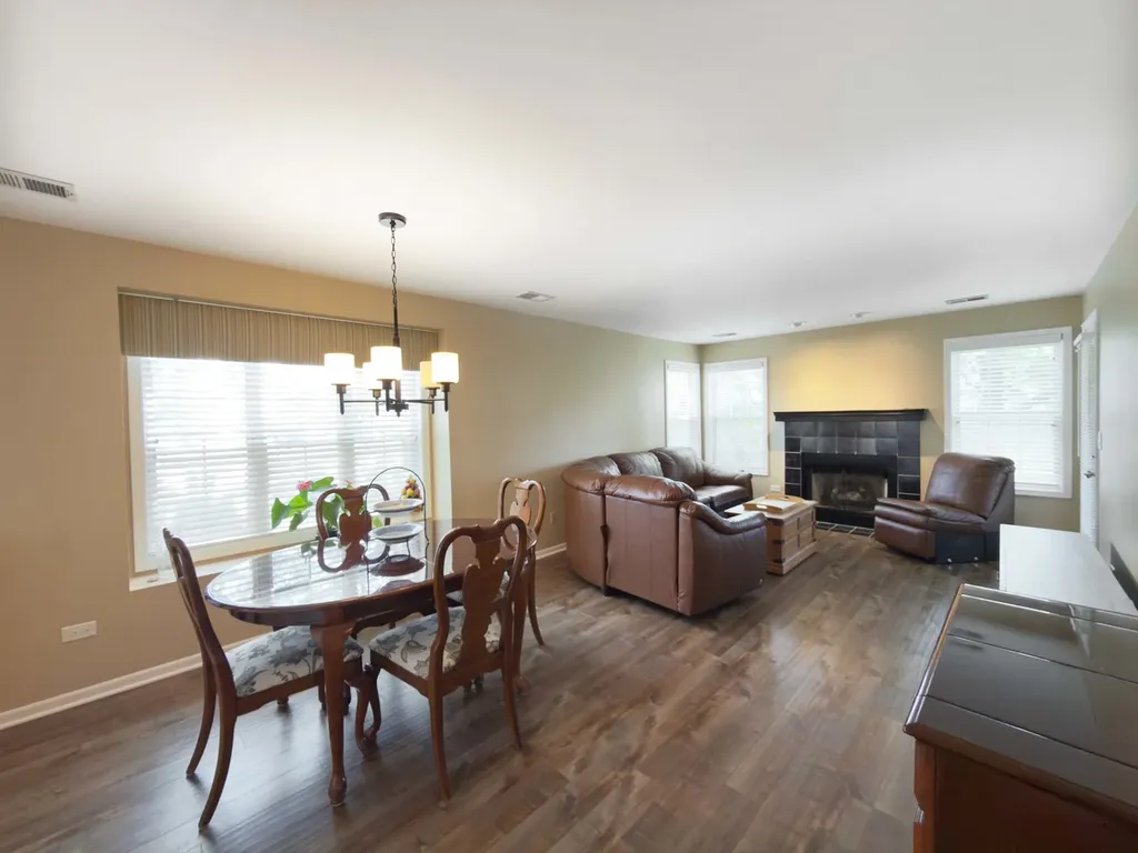 322 Winfield Court Schaumburg IL 60194