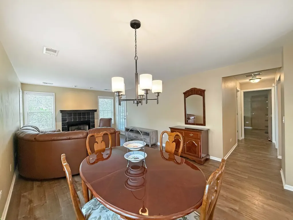 322 Winfield Court Schaumburg IL 60194