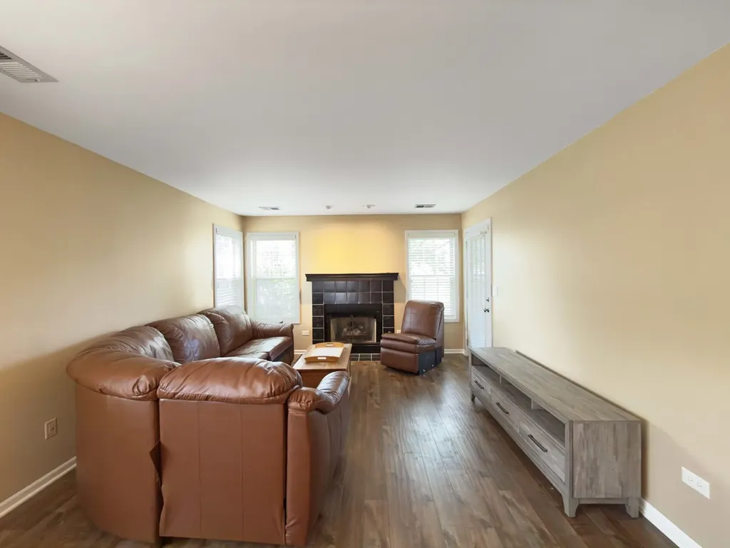 322 Winfield Court Schaumburg IL 60194