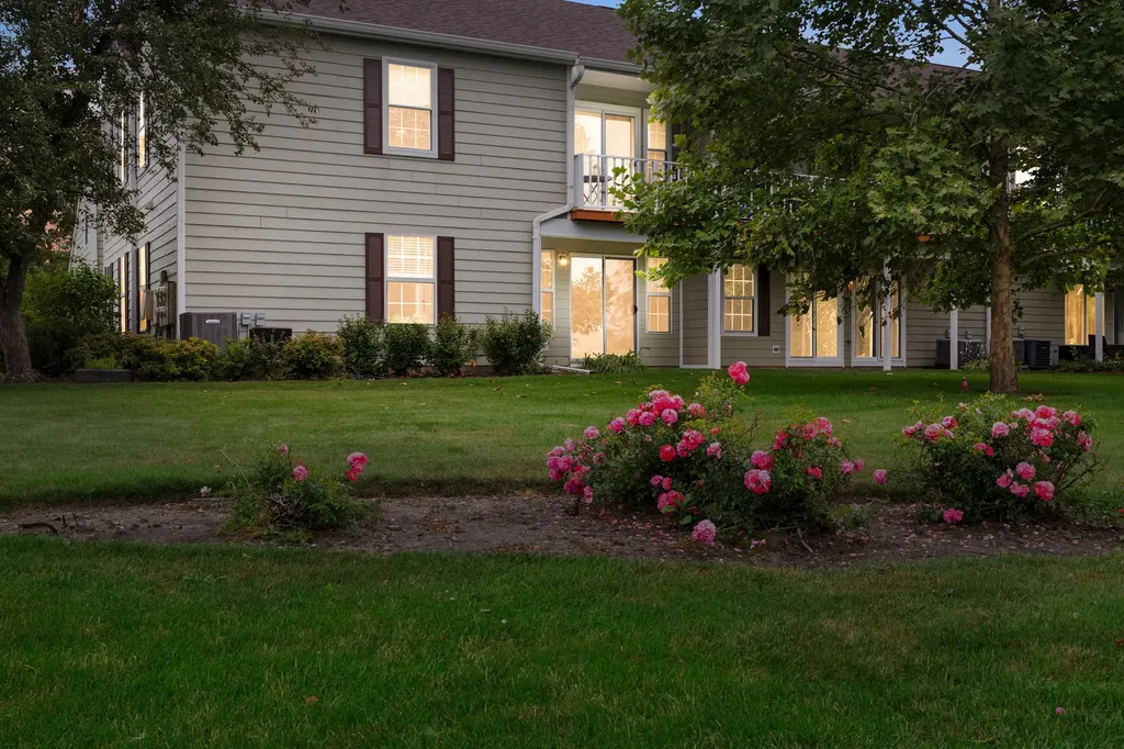 16 Taft Court Streamwood IL 60107