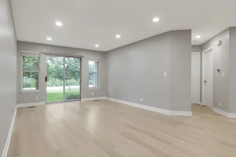 16 Taft Court Streamwood IL 60107