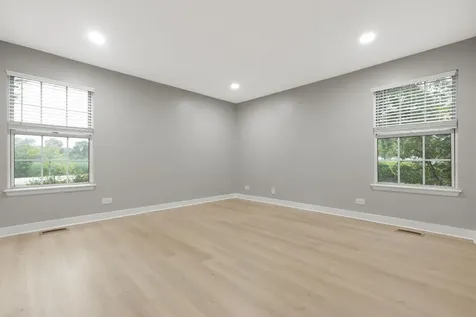 16 Taft Court Streamwood IL 60107