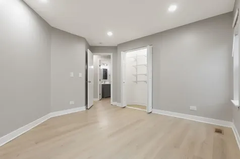 16 Taft Court Streamwood IL 60107