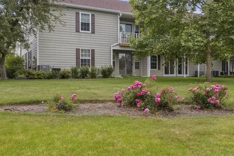 16 Taft Court Streamwood IL 60107