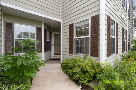 16 Taft Court Streamwood IL 60107