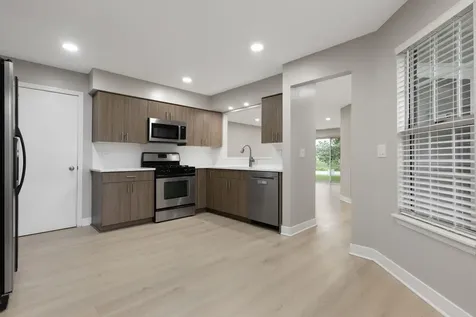 16 Taft Court Streamwood IL 60107