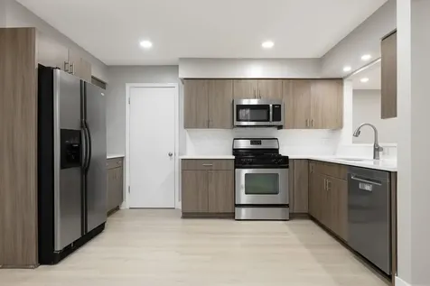 16 Taft Court Streamwood IL 60107