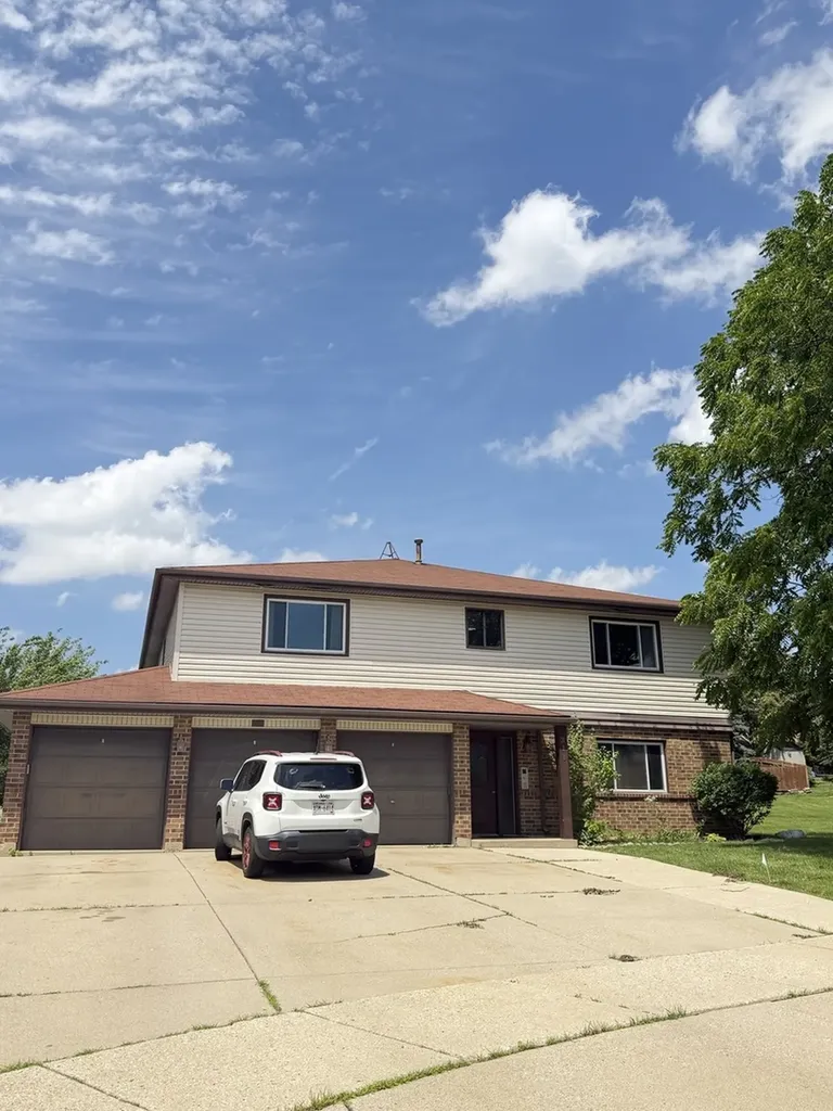 311 Dawn Court Bloomingdale IL 60108