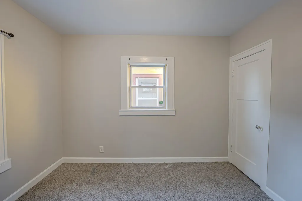 563 South Lake Street Aurora IL 60506