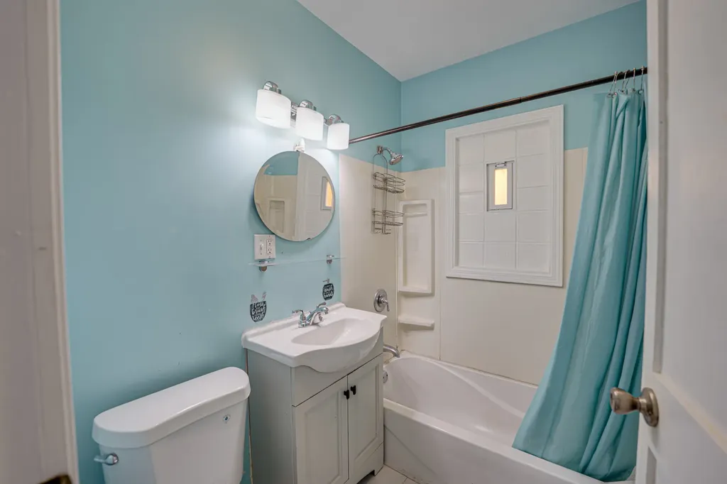 563 South Lake Street Aurora IL 60506