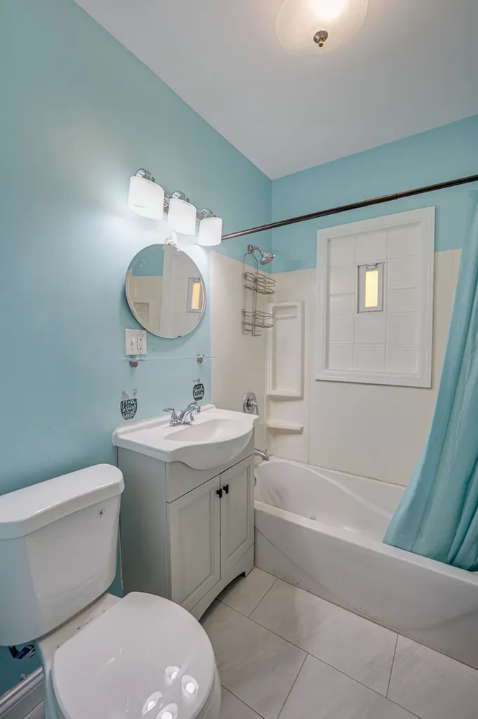563 South Lake Street Aurora IL 60506