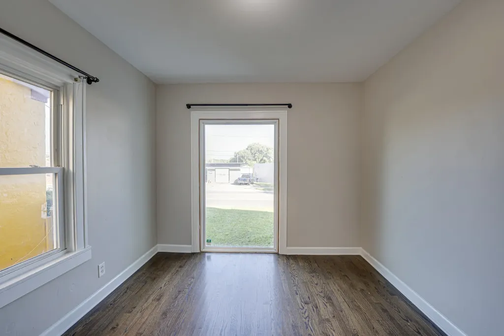 563 South Lake Street Aurora IL 60506