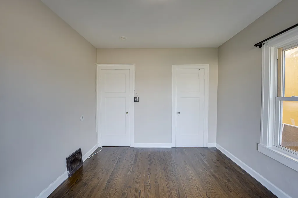 563 South Lake Street Aurora IL 60506