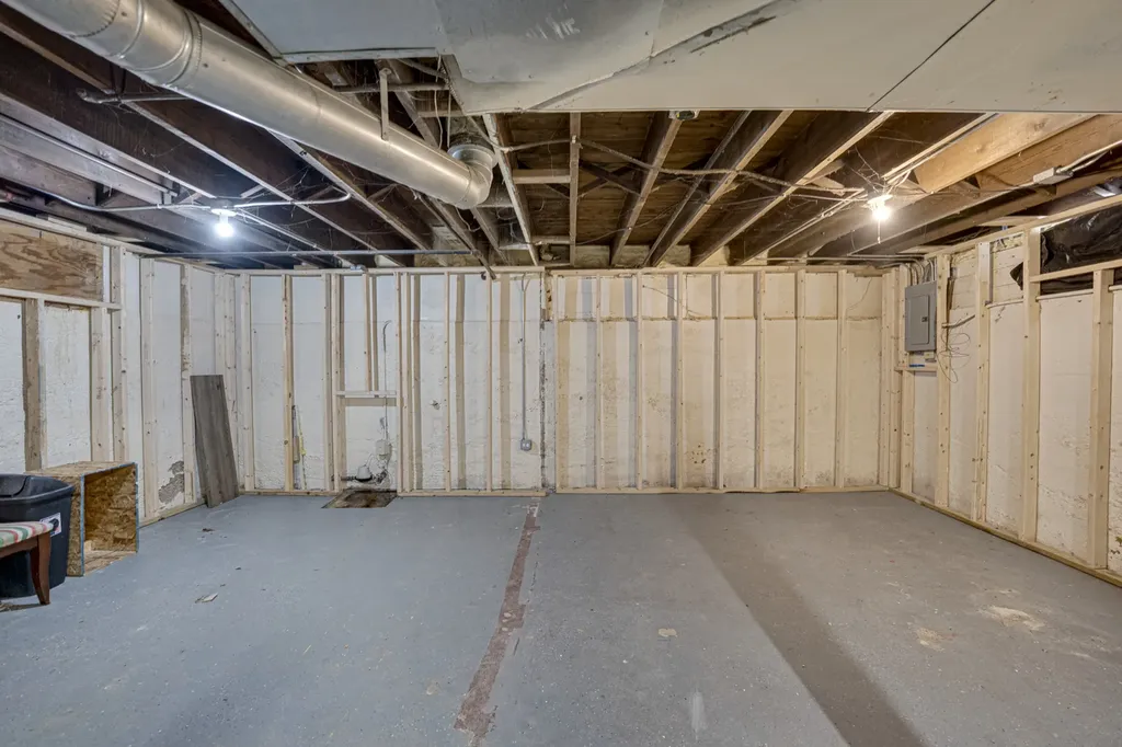 563 South Lake Street Aurora IL 60506