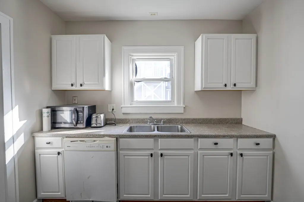 563 South Lake Street Aurora IL 60506